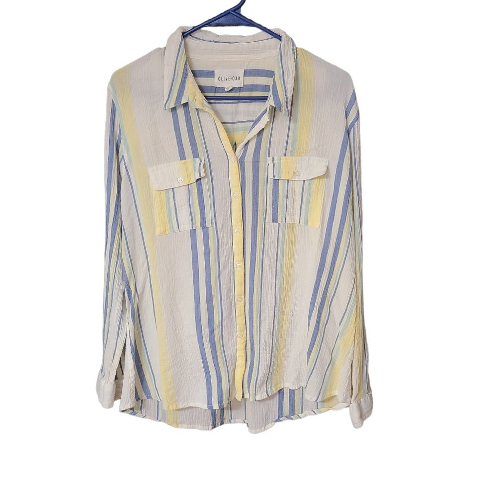 Olive & Oak button front women's shirt.  Gently used!